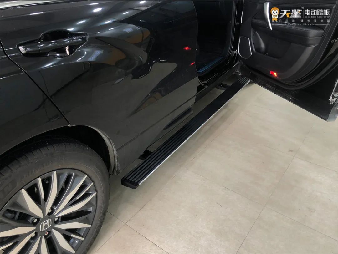 【安装效果】天鉴电动踏板适配本田冠道 22款 亮边款效果展示 - 广州