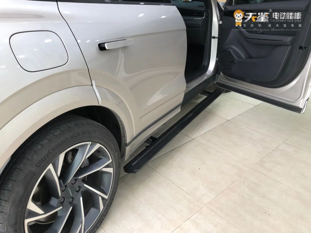 【安装效果】天鉴电动踏板适配领克09 21 款 黑金刚效果展示 - 广州天